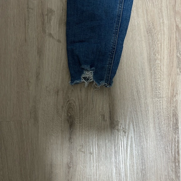 Old Navy Mid-Rise Rockstar Super-Skinny Cut-Off Ankle Jeans - Picture 2 of 3
